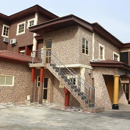 Cute Villa Hotel And Suites Уйо Экстерьер фото