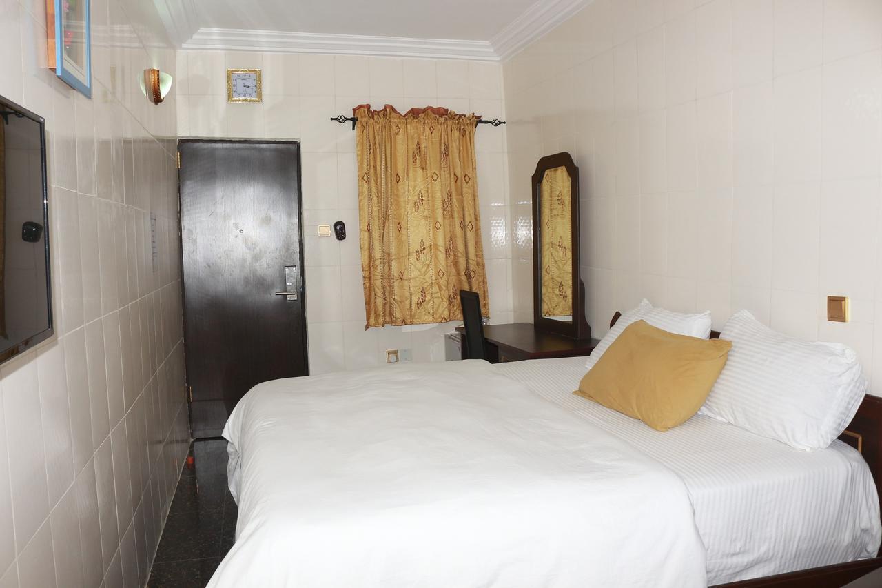Cute Villa Hotel And Suites Уйо Экстерьер фото