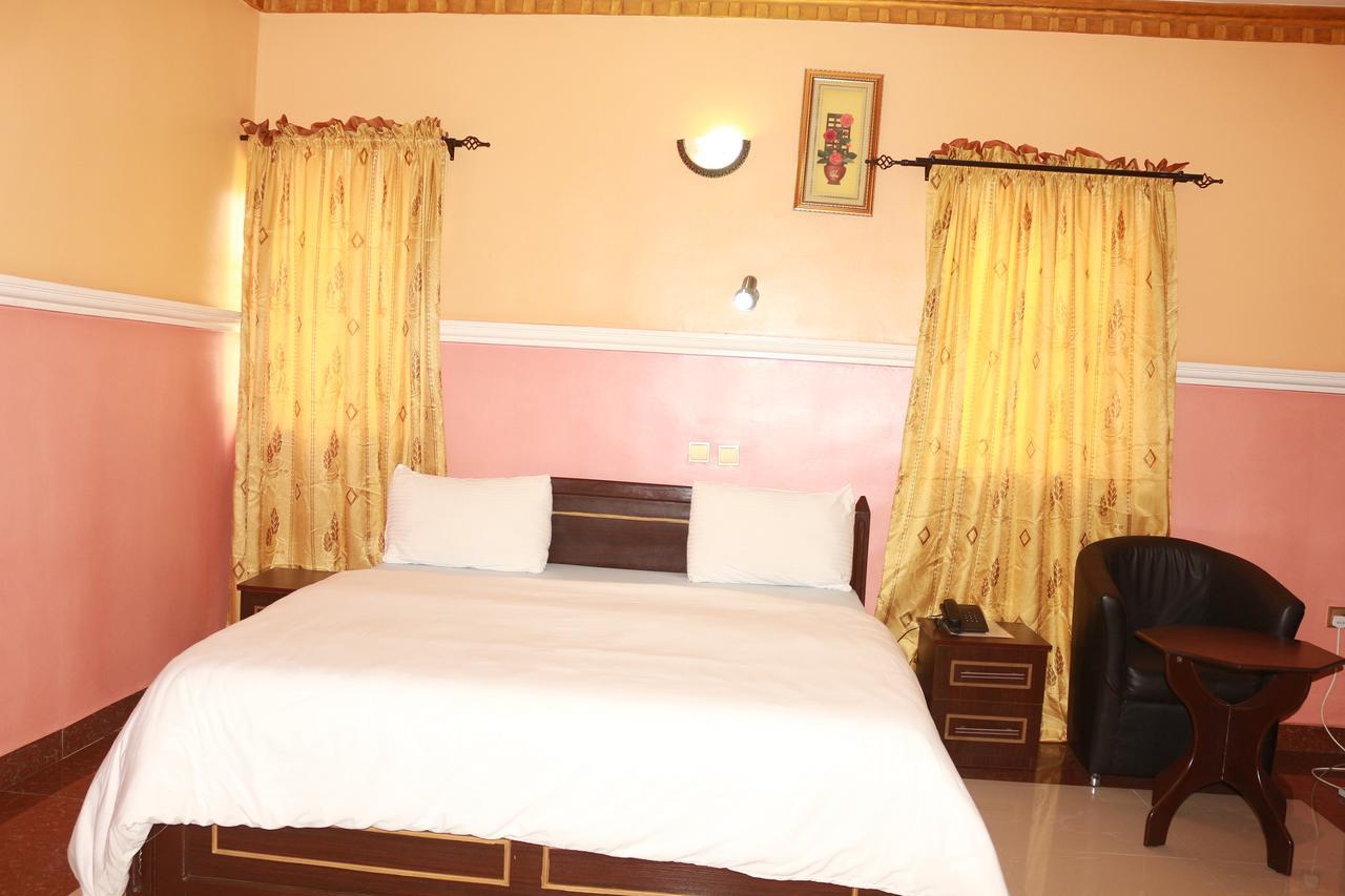 Cute Villa Hotel And Suites Уйо Экстерьер фото